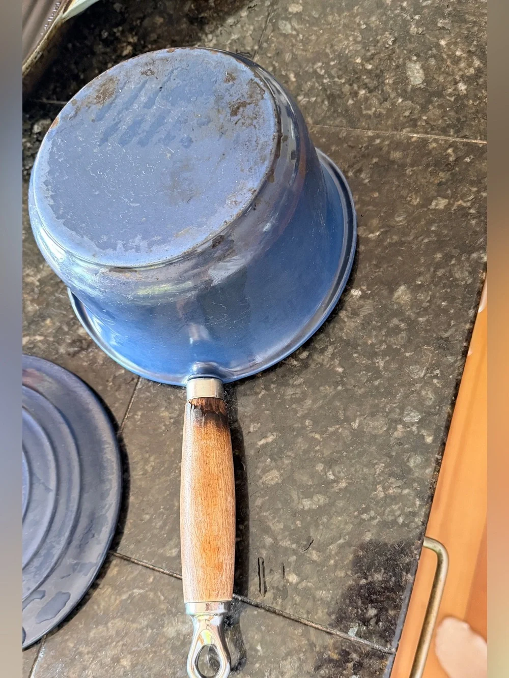 Le creuset sauce pan and lid